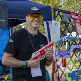 ...e il padre Ferdinando delle Lucche. Quest�ultimo ci presenta il �Max Outlaw�: un blaster compatto ad alta potenza e precisione. Tutti gli appassionati possiedono infatti decine e decine di nerf
